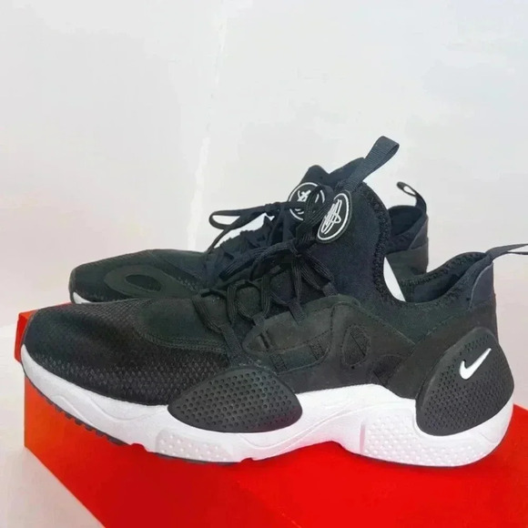 Nike Varsity Compete TR 2 Sneakers Black and White Men's Size 14 - Picture 3 of 12